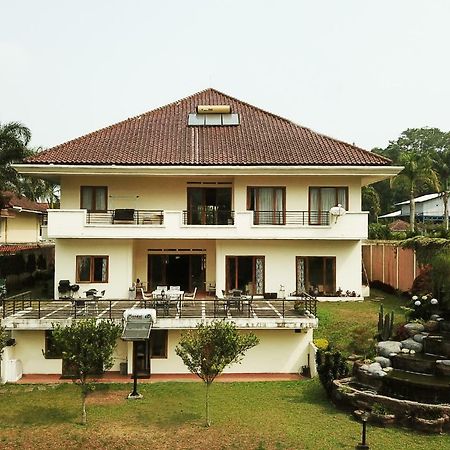 Puri Bernadi Guest House Lembang Exterior photo
