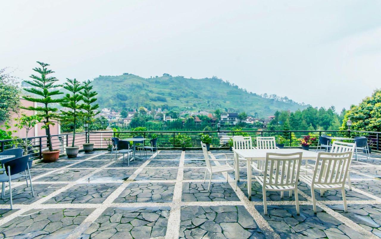 Puri Bernadi Guest House Lembang Exterior photo