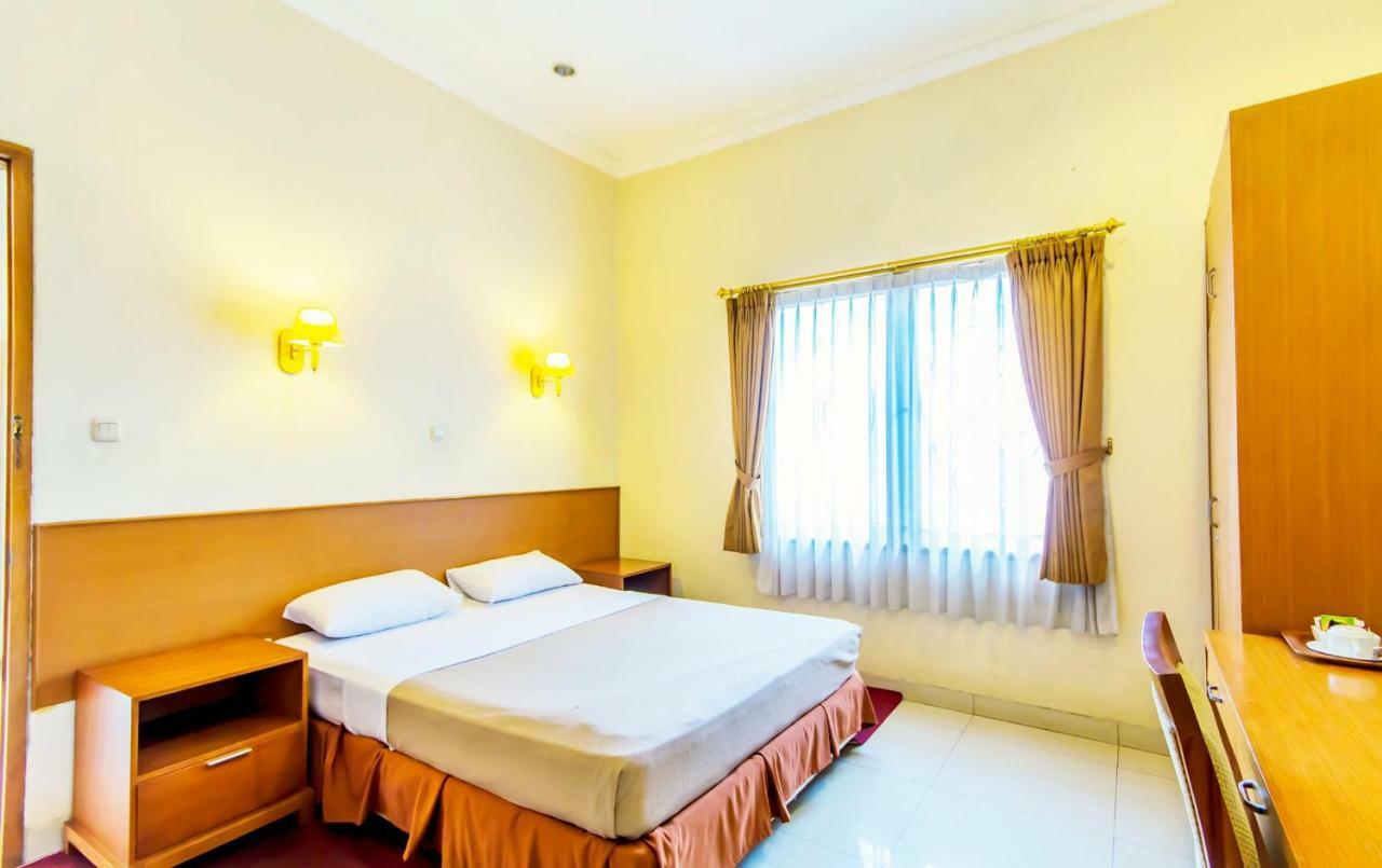 Puri Bernadi Guest House Lembang Exterior photo