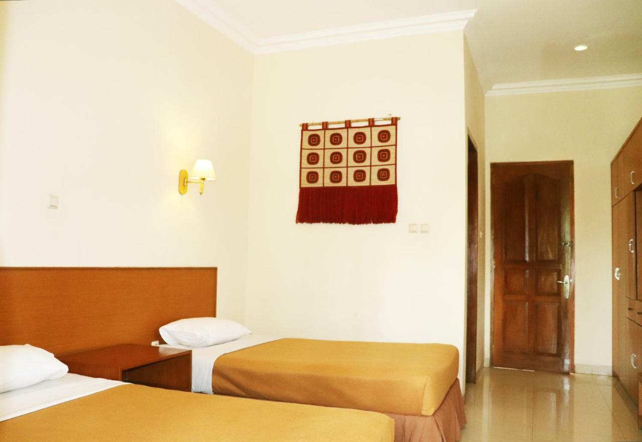Puri Bernadi Guest House Lembang Exterior photo