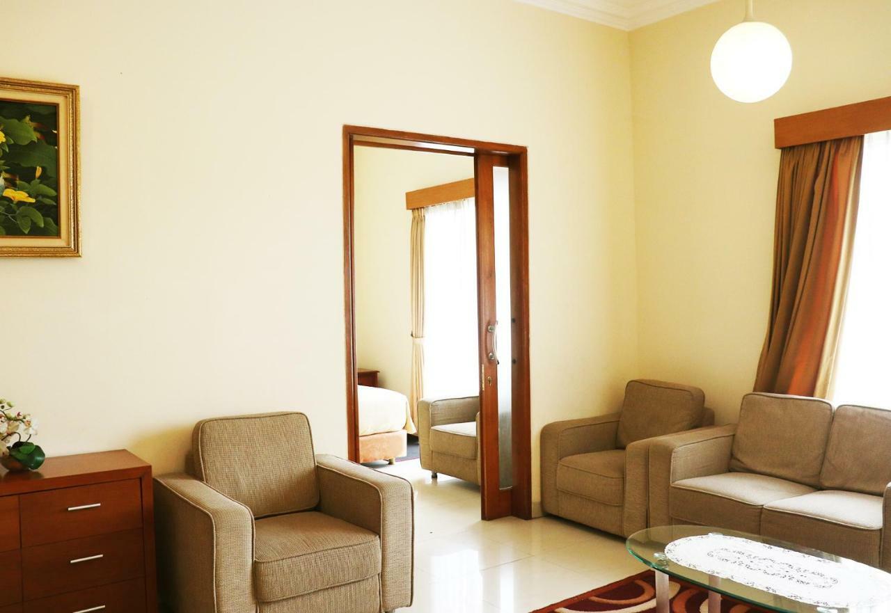 Puri Bernadi Guest House Lembang Exterior photo