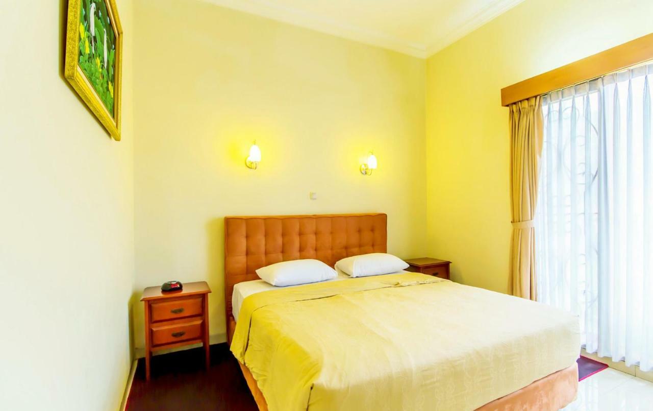 Puri Bernadi Guest House Lembang Exterior photo