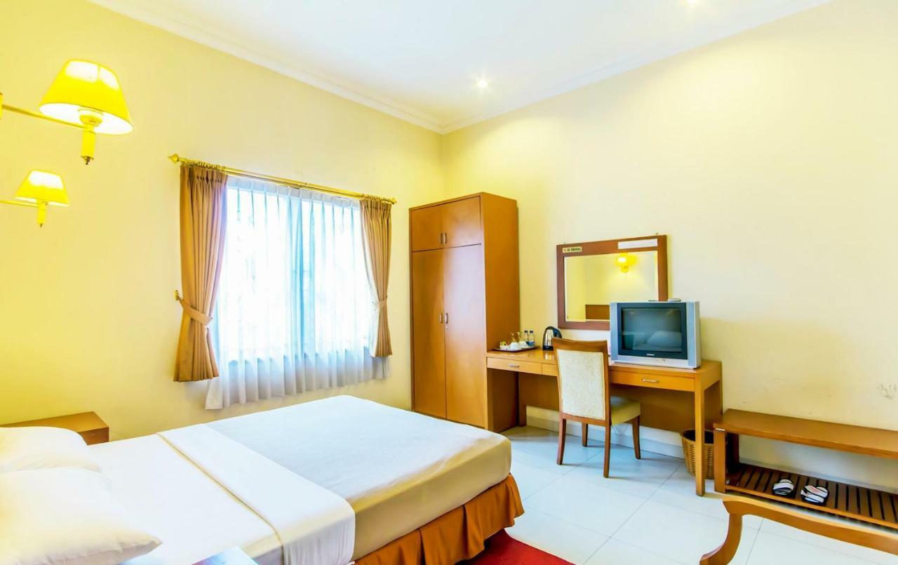 Puri Bernadi Guest House Lembang Exterior photo